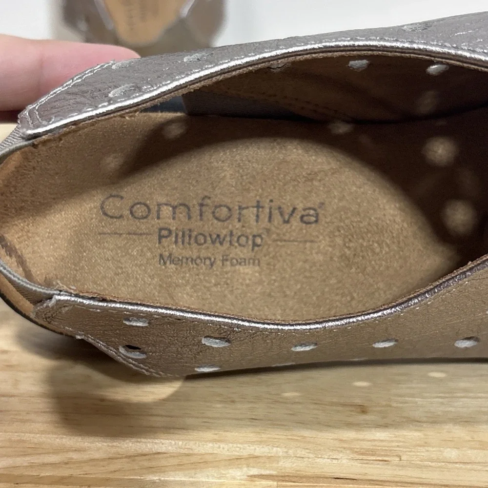 Comfortiva Petal Sandals 7.5‎ W Wide Silver Metallic Perforated Leather Wedge